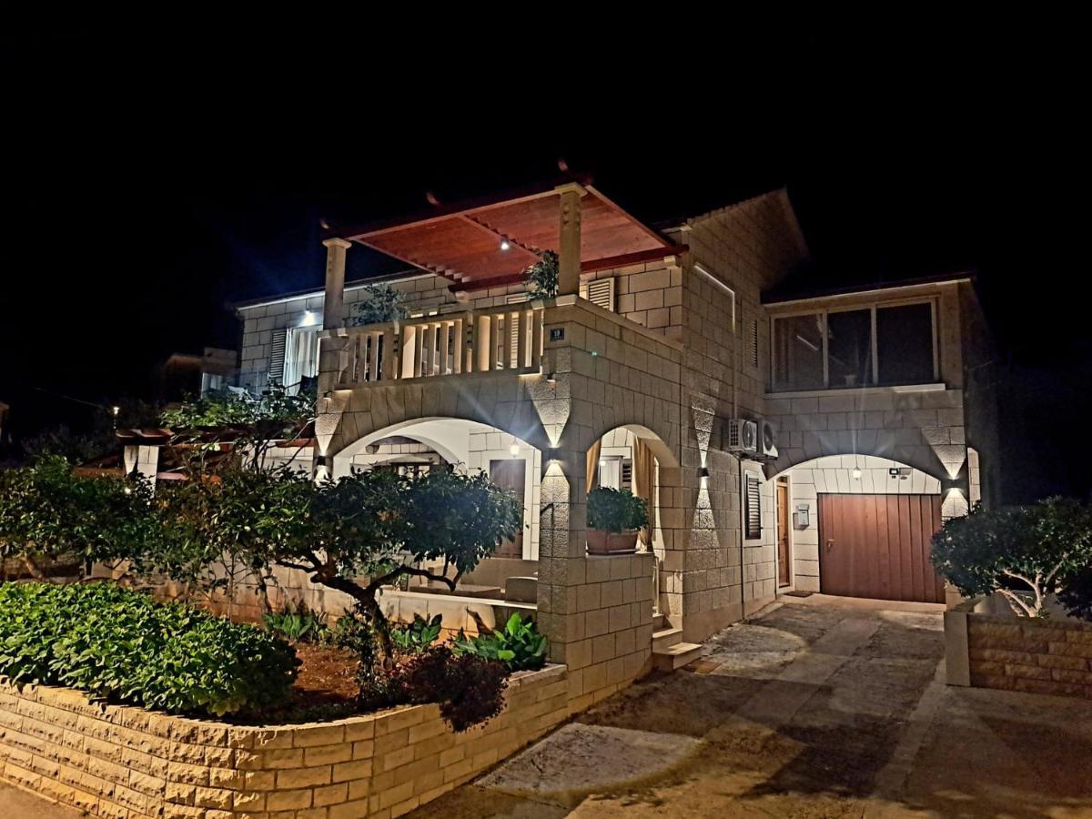 Apartments4You Supetar-The Best And Most Popular Apartments For Discovering The Island - Free Parking - 200 Meters From The Beach Dış mekan fotoğraf